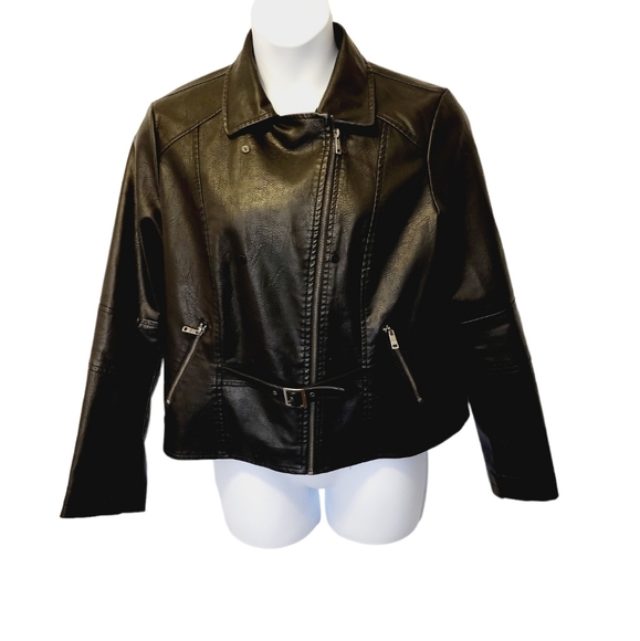 Fashion Nova Jackets & Blazers - Fashion Nova faux leather jacket